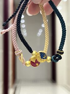 Bracelet Couple Lune et Soleil – Affinité Astrale, Fil Tibétain photo review