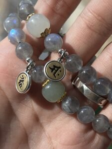 Bracelet Jade et Labradorite Cheval/Coq – Protection Céleste photo review