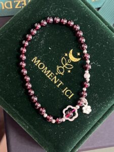 Bracelet Grenat – Fleur d’Harmonie, Argent photo review