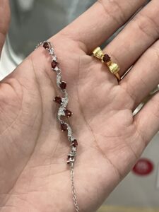 Bague Grenat – Nœud Précieux, Argent Plaqué Or photo review