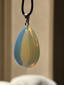 Collier Opale – Lumière Intuitive photo review