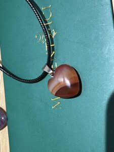 Collier Agate Rouge – Cœur Vital photo review