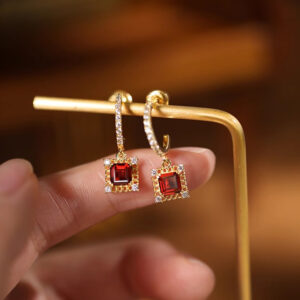 Boucles d’oreilles Grenat – Carré Royal, Argent Plaqué Or photo review