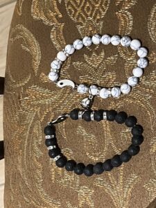 Bracelet Pierre de Lave et Howlite Couple – Yin et Yang photo review