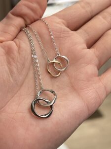 Collier Couple – Anneaux Unis, Argent photo review