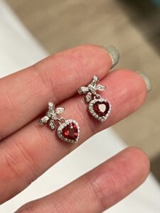 Boucles d’oreilles Grenat – Nœud d’Amour, Argent photo review