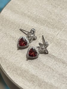 Boucles d’oreilles Grenat – Nœud d’Amour, Argent photo review