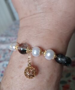 Click to view full screen Bracelet Quartz Vert et Perle – Harmonie Royale photo review