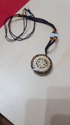 Pendentif Orgonite Sri Yantra en Œil de Tigre – Équilibre Universel