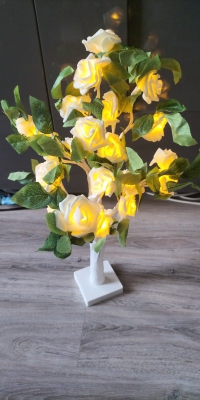 Arbre Lumineux ‘Rosier’ avec Fleurs Artificielles photo review