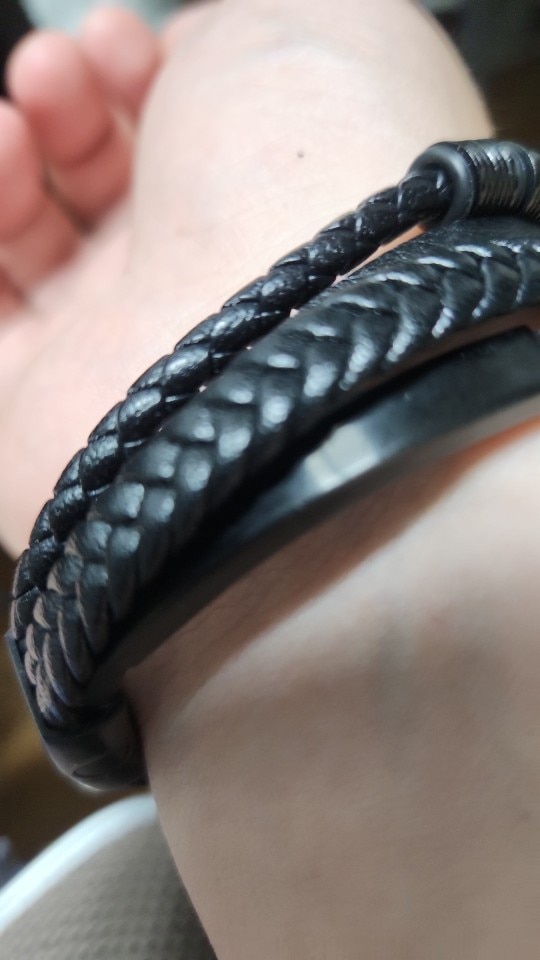 Bracelet Homme Enveloppant 'Plume' en Cuir photo review