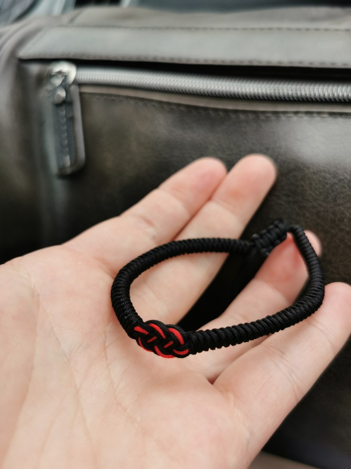Bracelet « Dragon » en Fil Rouge photo review