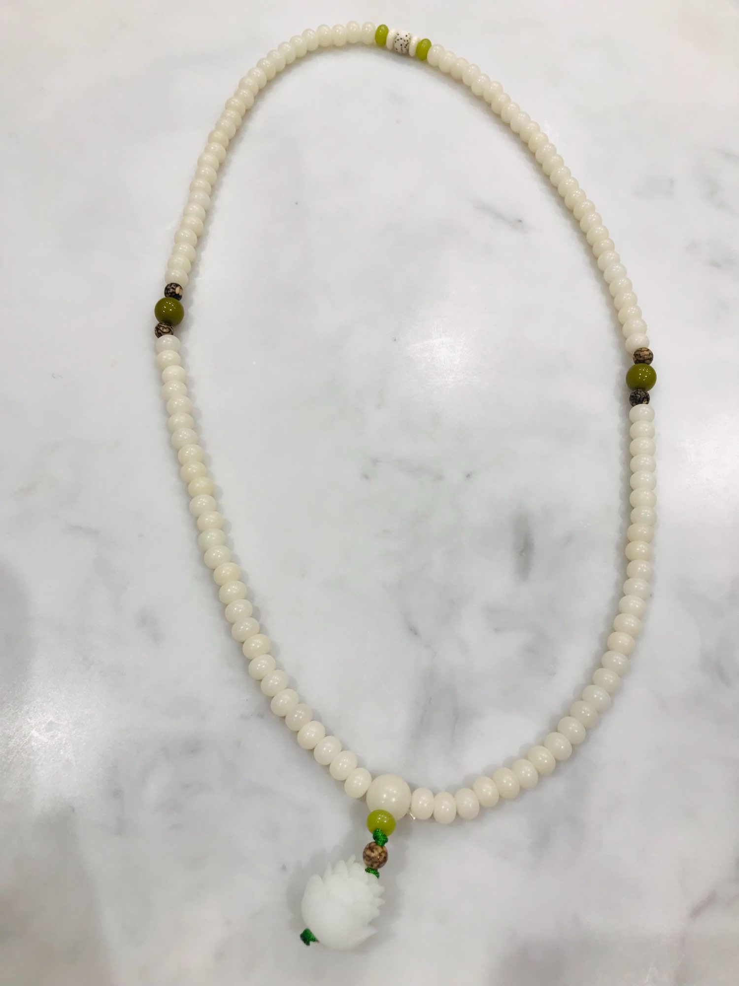 Mâlâ « Fleur de Jade » 108 Perles en Jade et Graine de Bodhi photo review