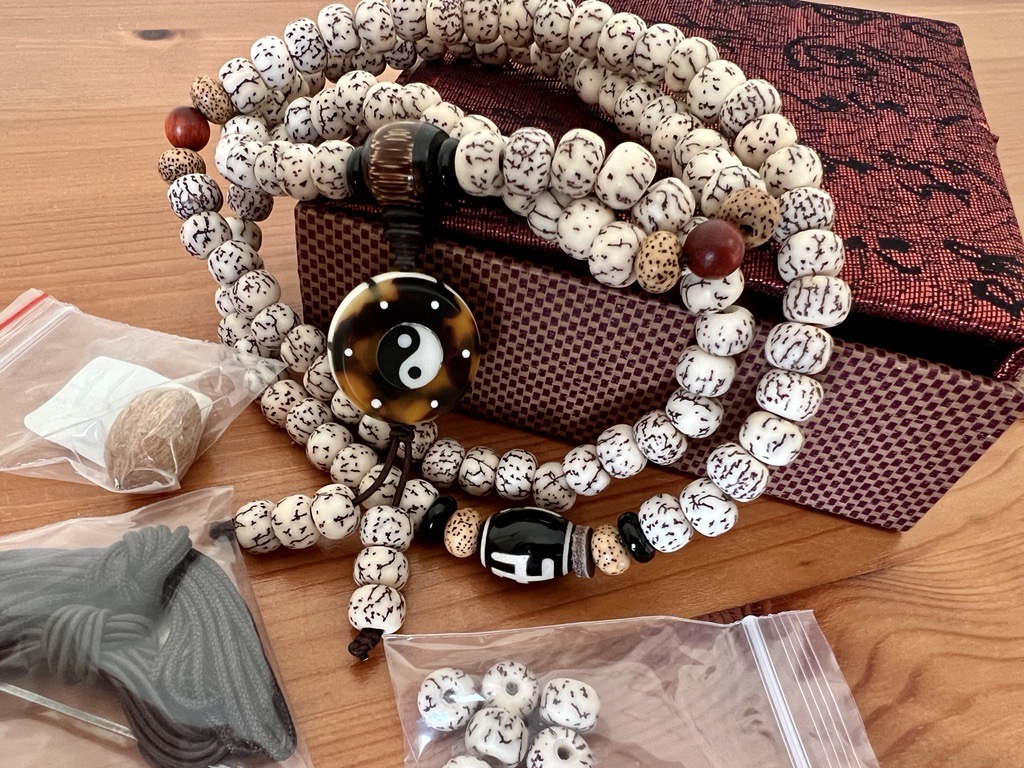 Mâlâ « Yin et Yang » 108 Perles en Graine de Bodhi